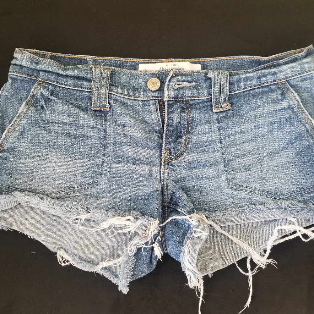 EUC Abercrombie Women's Denim Shorts (2)